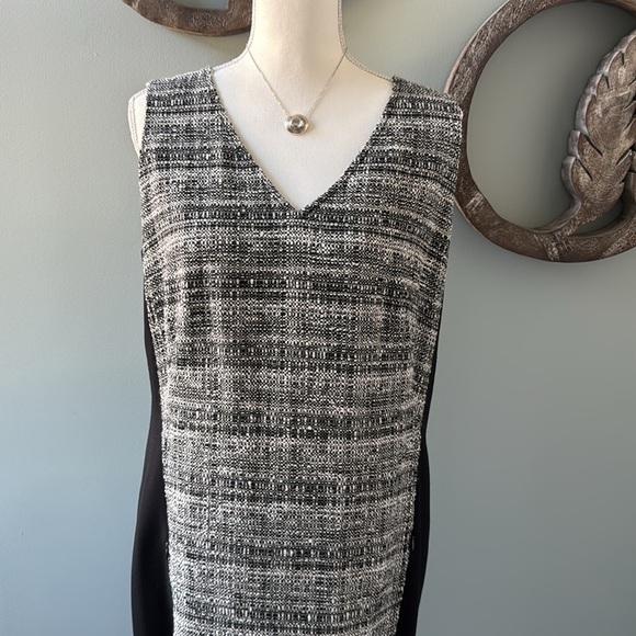 Akris Punto black tweed front V-neck sleeveless  dress size 12 - Picture 2 of 7